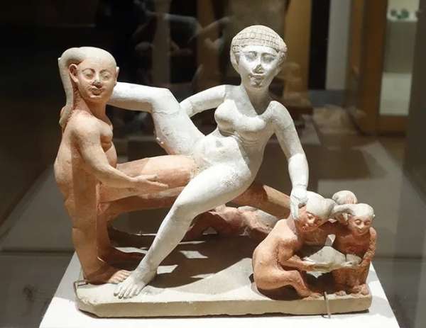 Скульптура из известняка, эротическая группа, 332 — 283 до н.э.