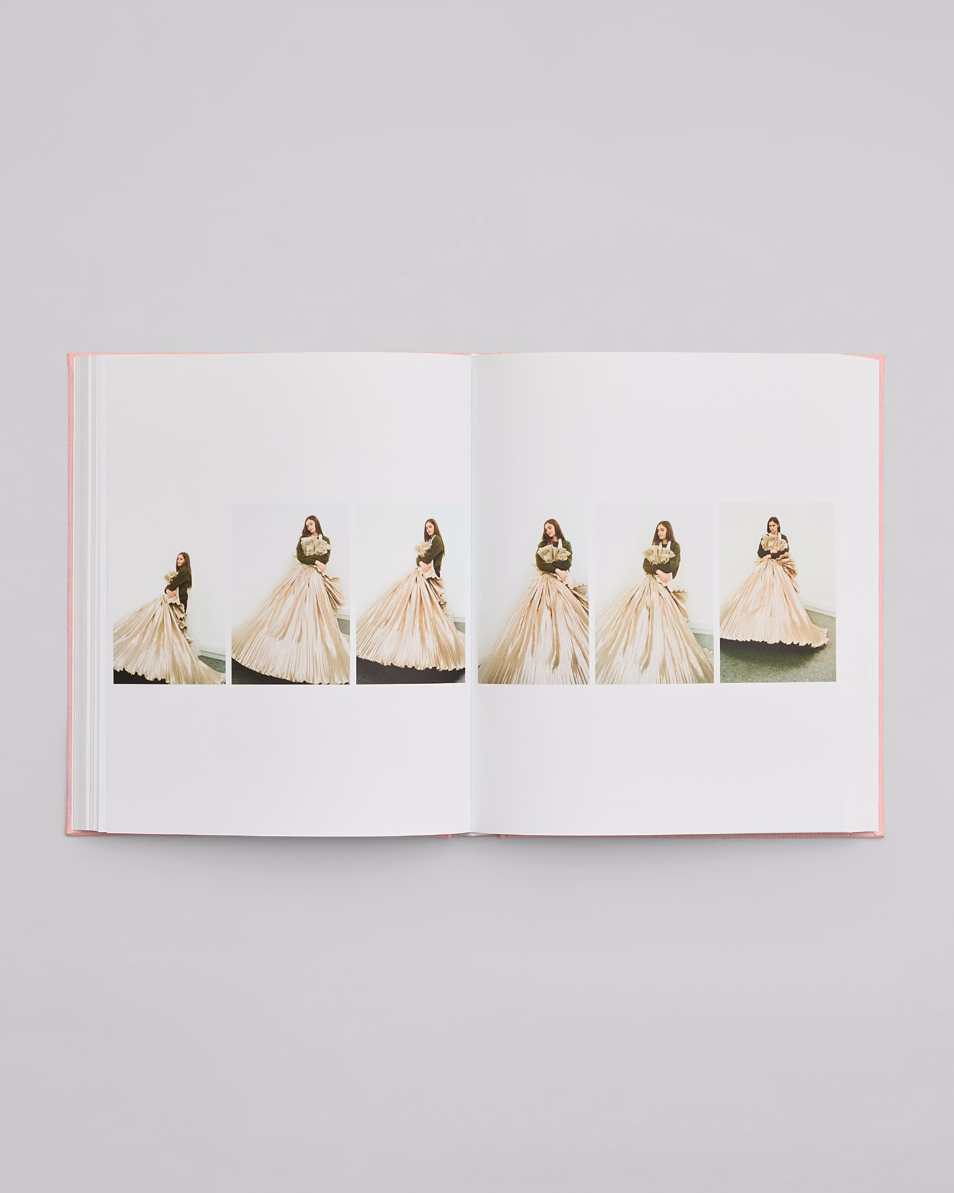 Всередині вечірки-презентації книги Алессандро Мікеле у Valentino 17