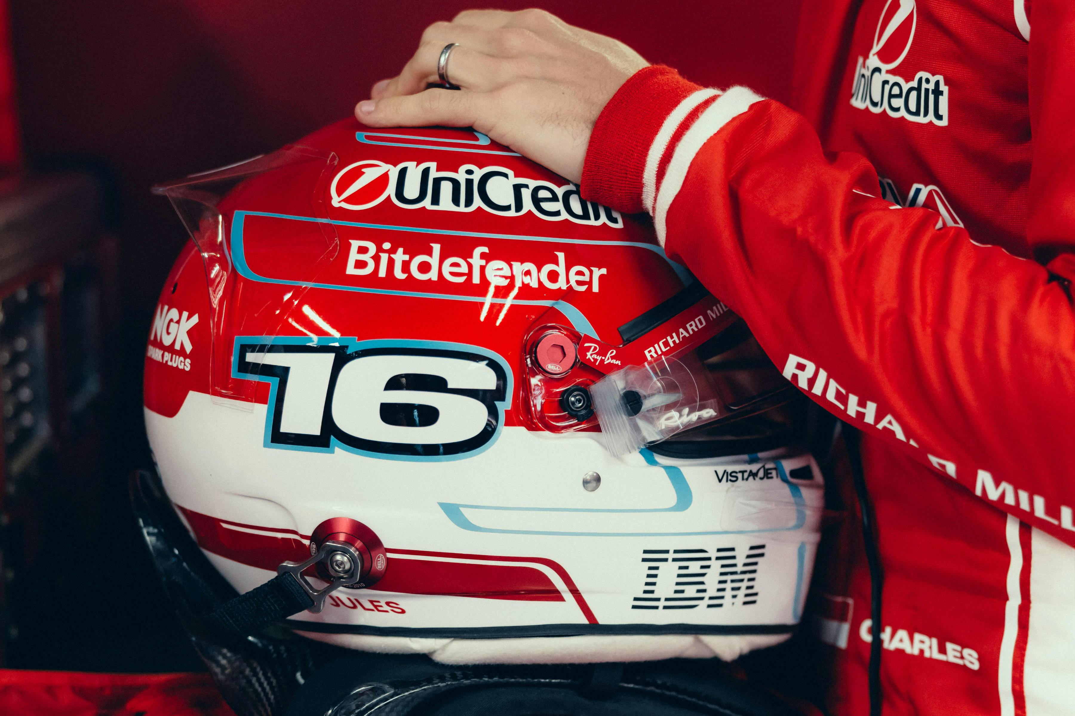 Що робили Льюїс Гамілтон і Шарль Леклер на приватній трек-дні Ferrari? 9