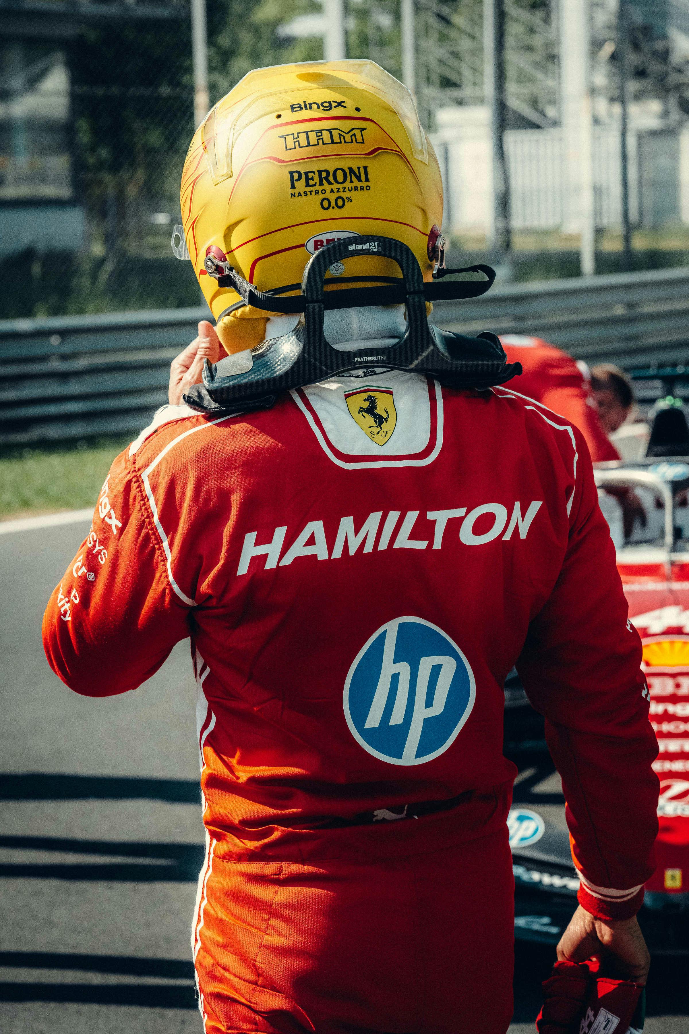 Що робили Льюїс Гамілтон і Шарль Леклер на приватній трек-дні Ferrari? 12