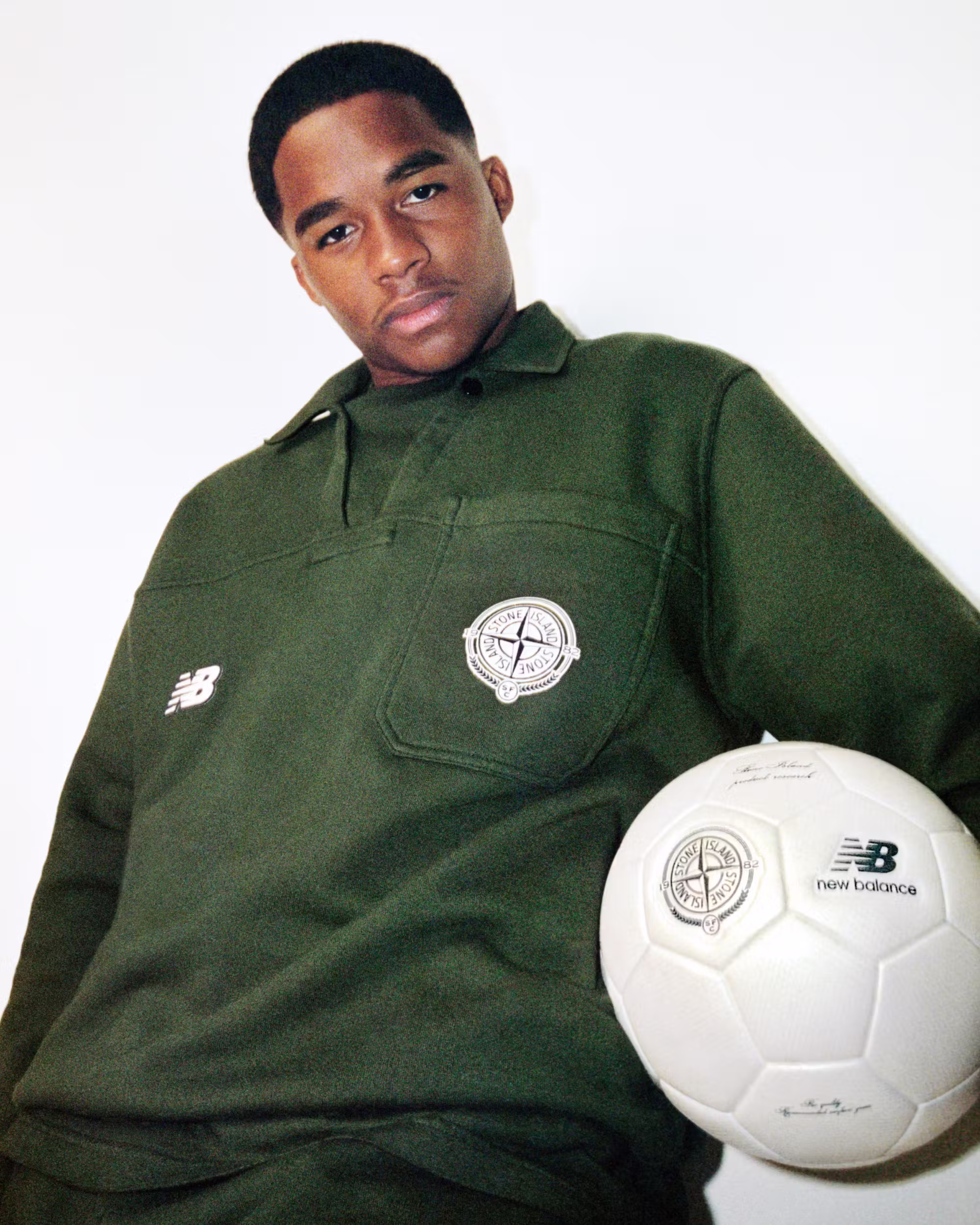 Новий витвір Stone Island і New Balance: шовковиста досконалість 12