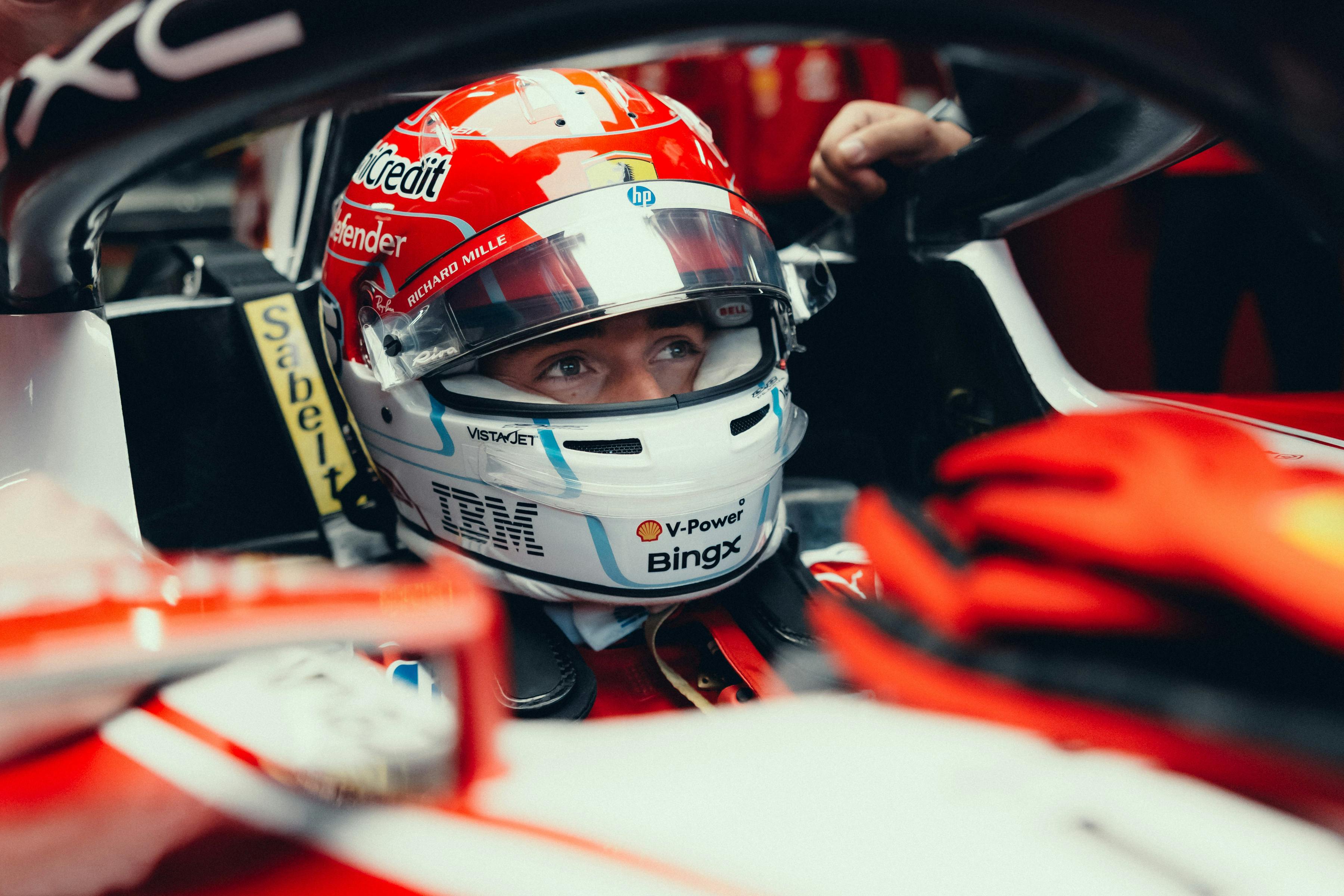 Що робили Льюїс Гамілтон і Шарль Леклер на приватній трек-дні Ferrari? 7