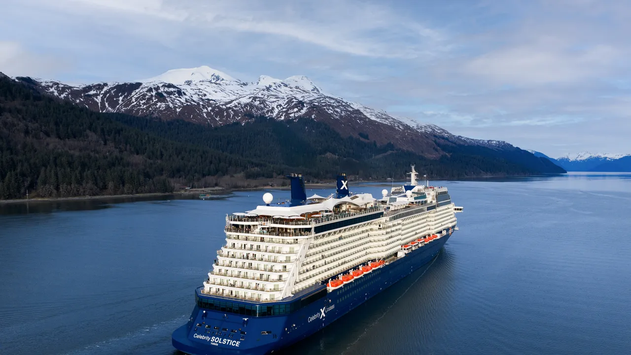 Полювання на китів та заходів сонця на борту Celebrity Solstice в Алясці 3