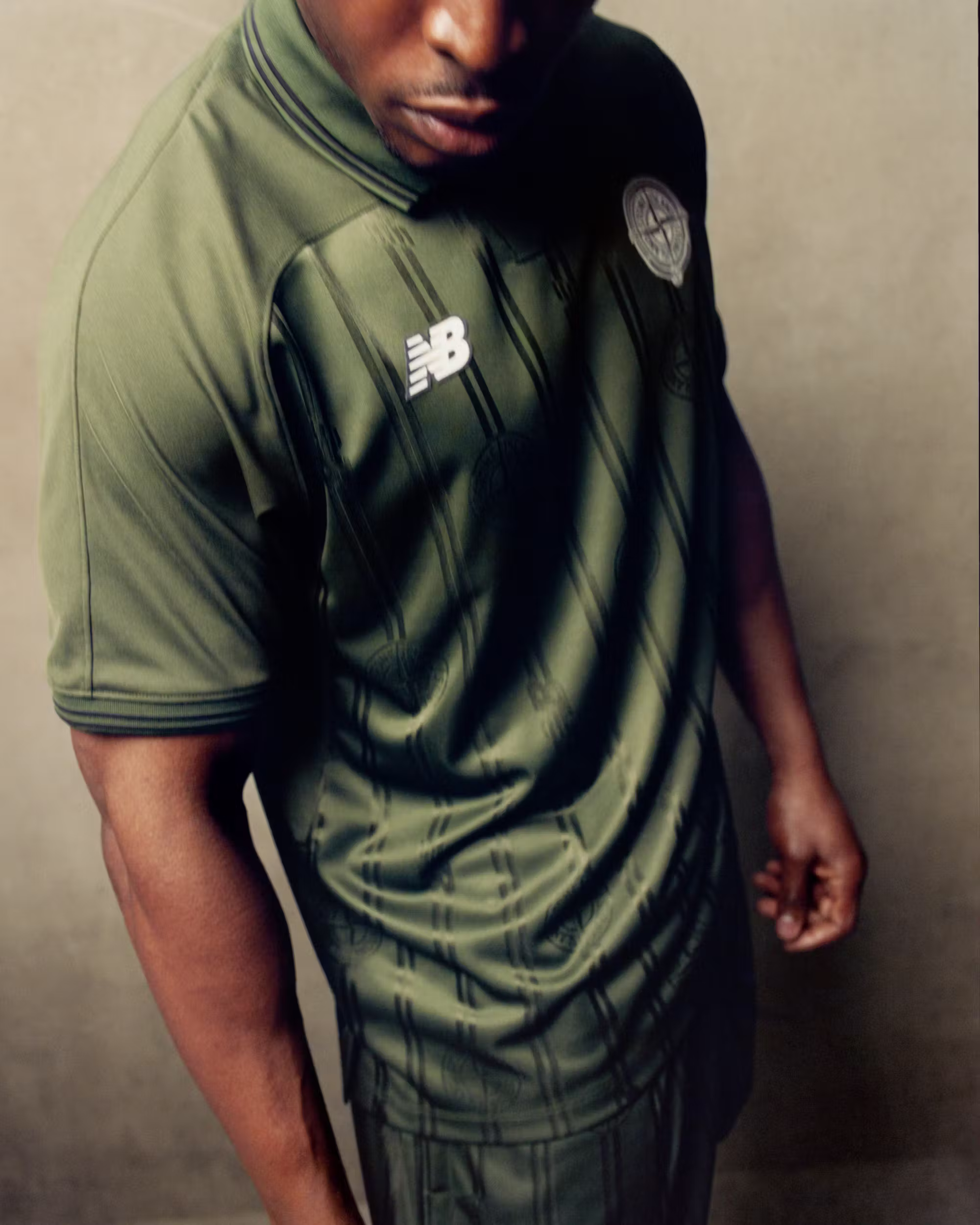 Новий витвір Stone Island і New Balance: шовковиста досконалість 10