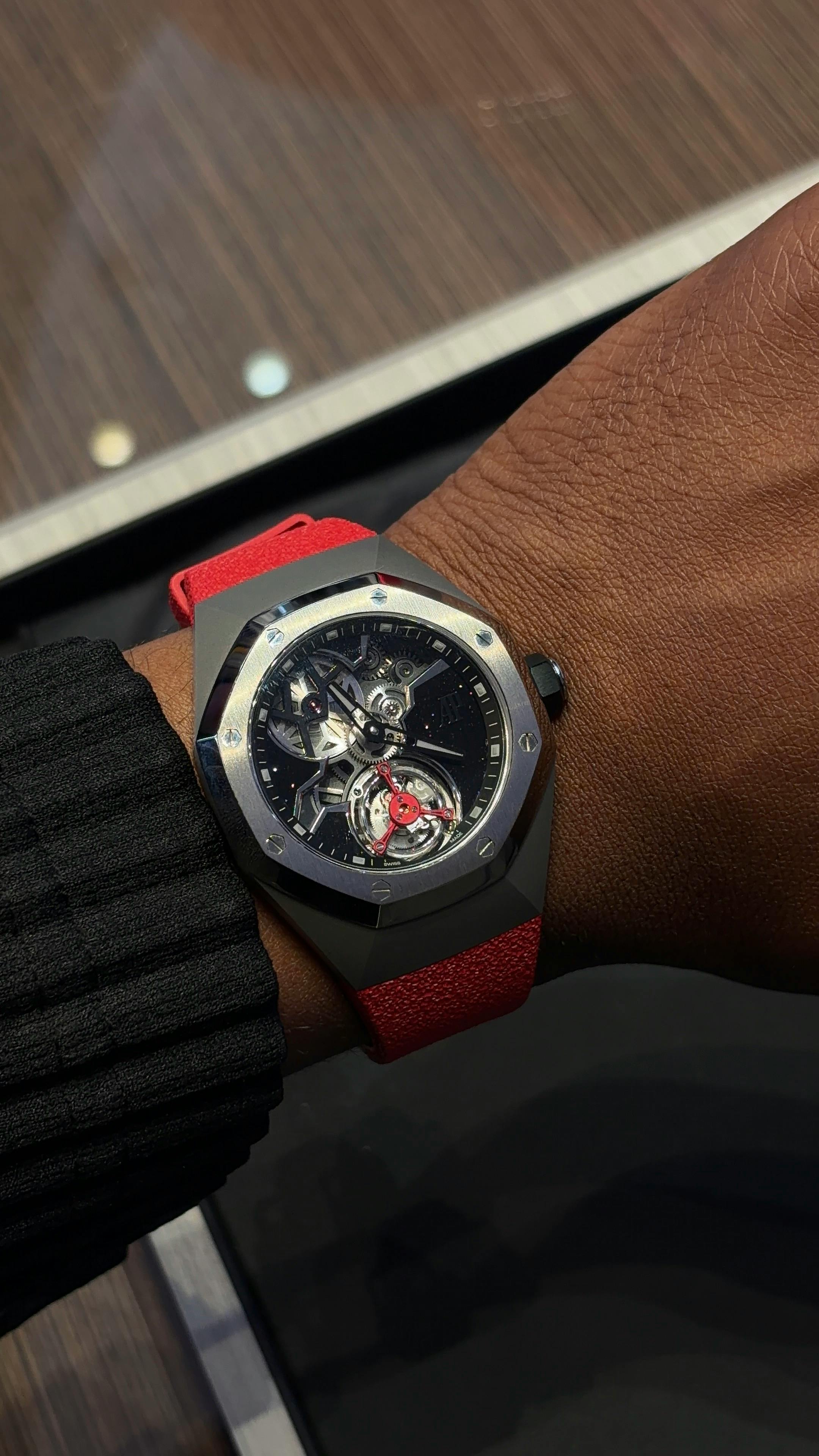 Близькість до годинникової співпраці Audemars Piguet з високою концепцією 9
