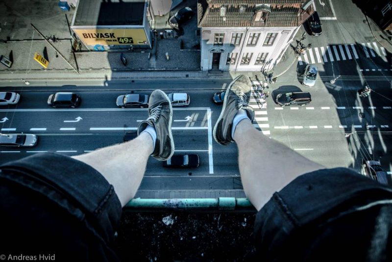 Фотомистець з Данії у лоні розпаду та пристрасті, де іржавіє час, а тіла розквітають в забутті. 23