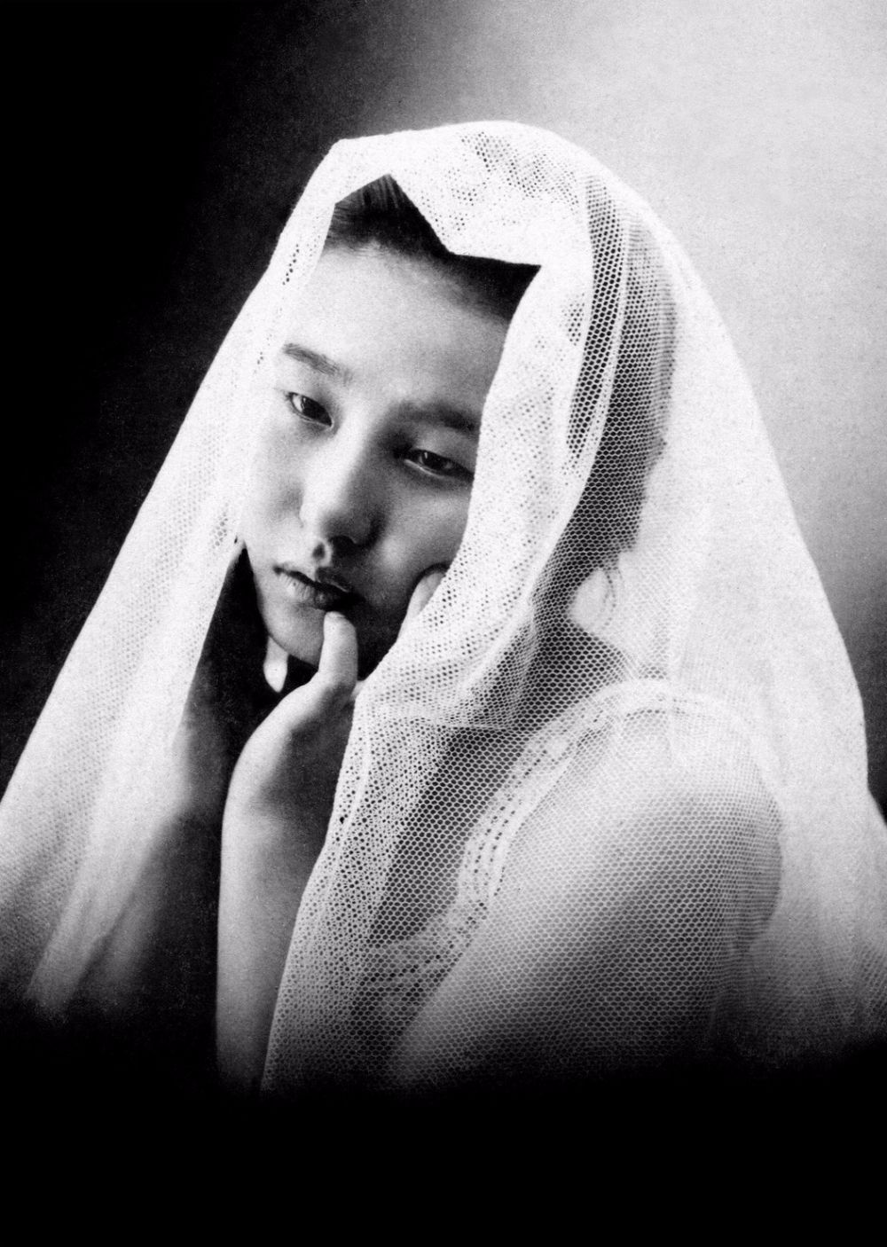 Квітковий танок кипарисових мрій весняних учениць у серпанку фотографій часів Мейдзі 35