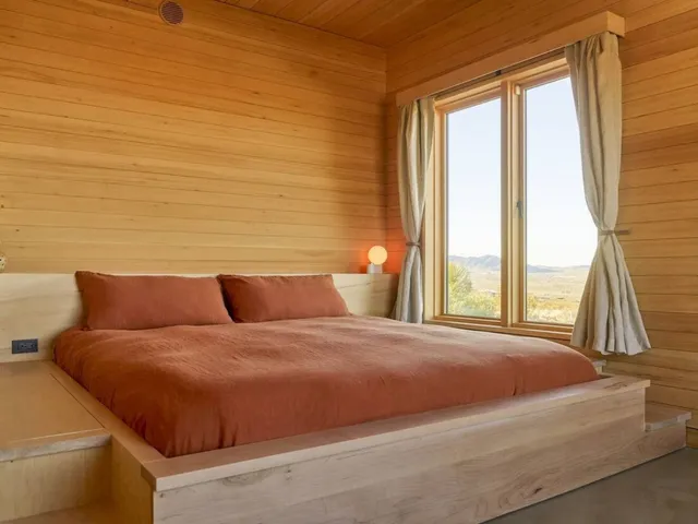 Прихований у Джошуа-Три, цей Airbnb – мрійний простір з високою точністю звуку, створений для творчих втеч 15