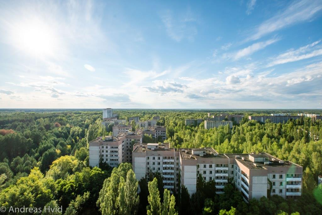 Фотомистець з Данії у лоні розпаду та пристрасті, де іржавіє час, а тіла розквітають в забутті. 25