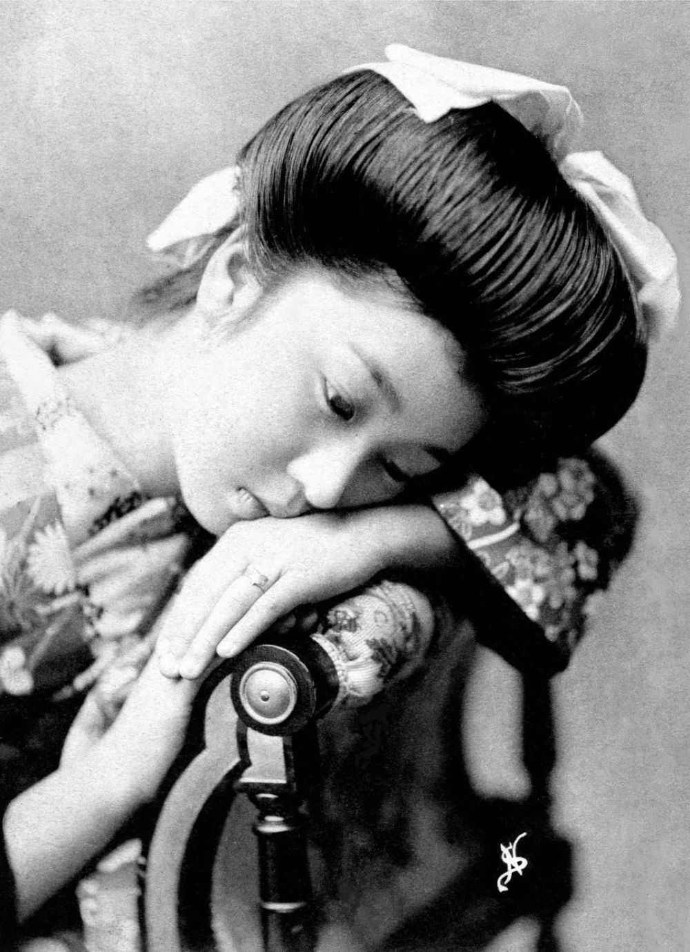 Квітковий танок кипарисових мрій весняних учениць у серпанку фотографій часів Мейдзі 34