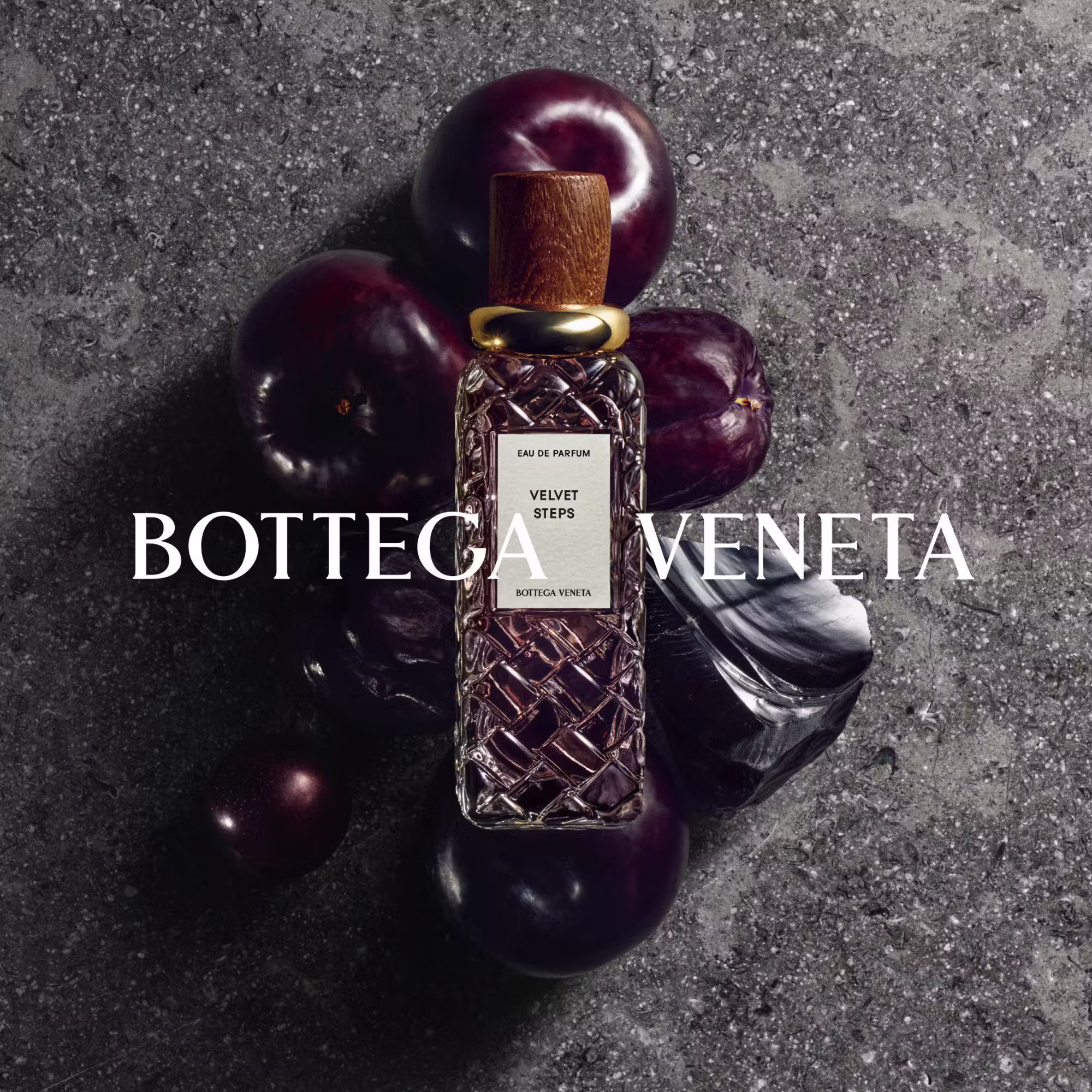 Пляшечки парфумів Bottega такі ж вишукані, як і їхні сумки 17