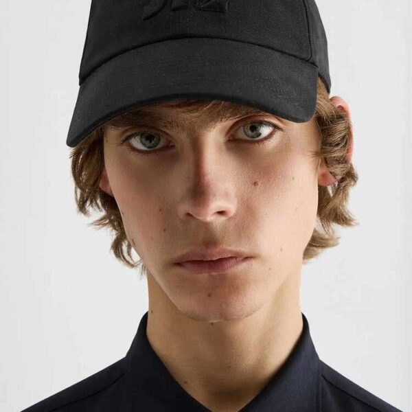 Стиль Jil Sander: Чи справді новий логотип нагадує робочий одяг?