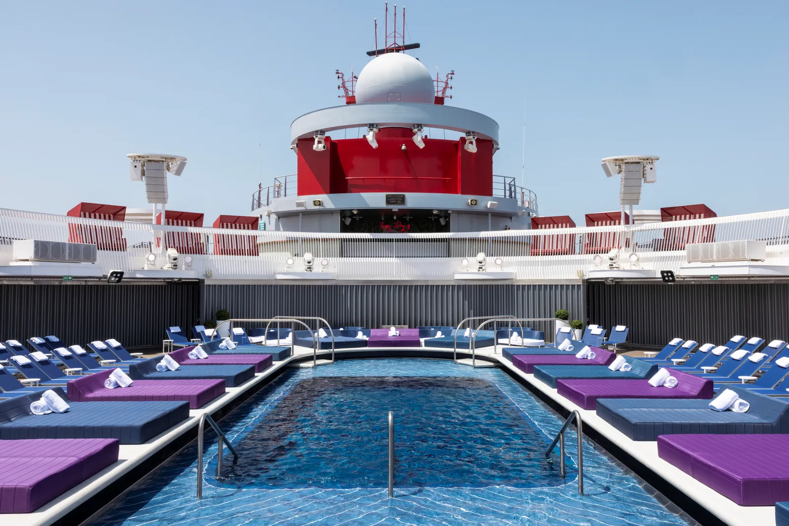 Чому геї обирають Virgin Voyages: розслідування, що веде до самопізнання 10 Чому геї обирають Virgin Voyages: розслідування, що веде до самопізнання 10