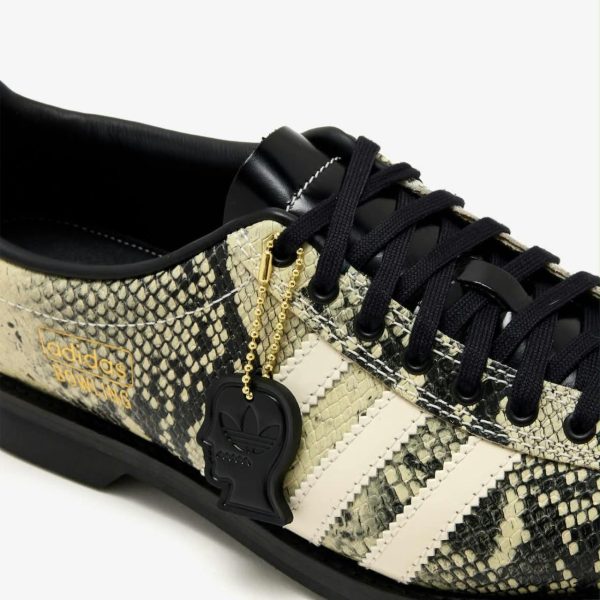 Оксамитова зухвалість балеток для боулінгу від Adidas: коли безтурботність зустрічає вишуканість.