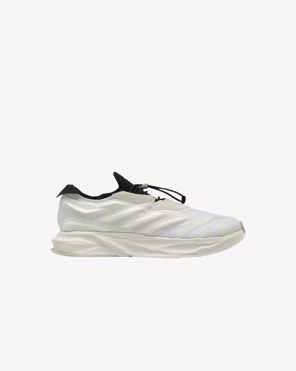 Найкращі кросівки тижня: від New Balance до Vans 12