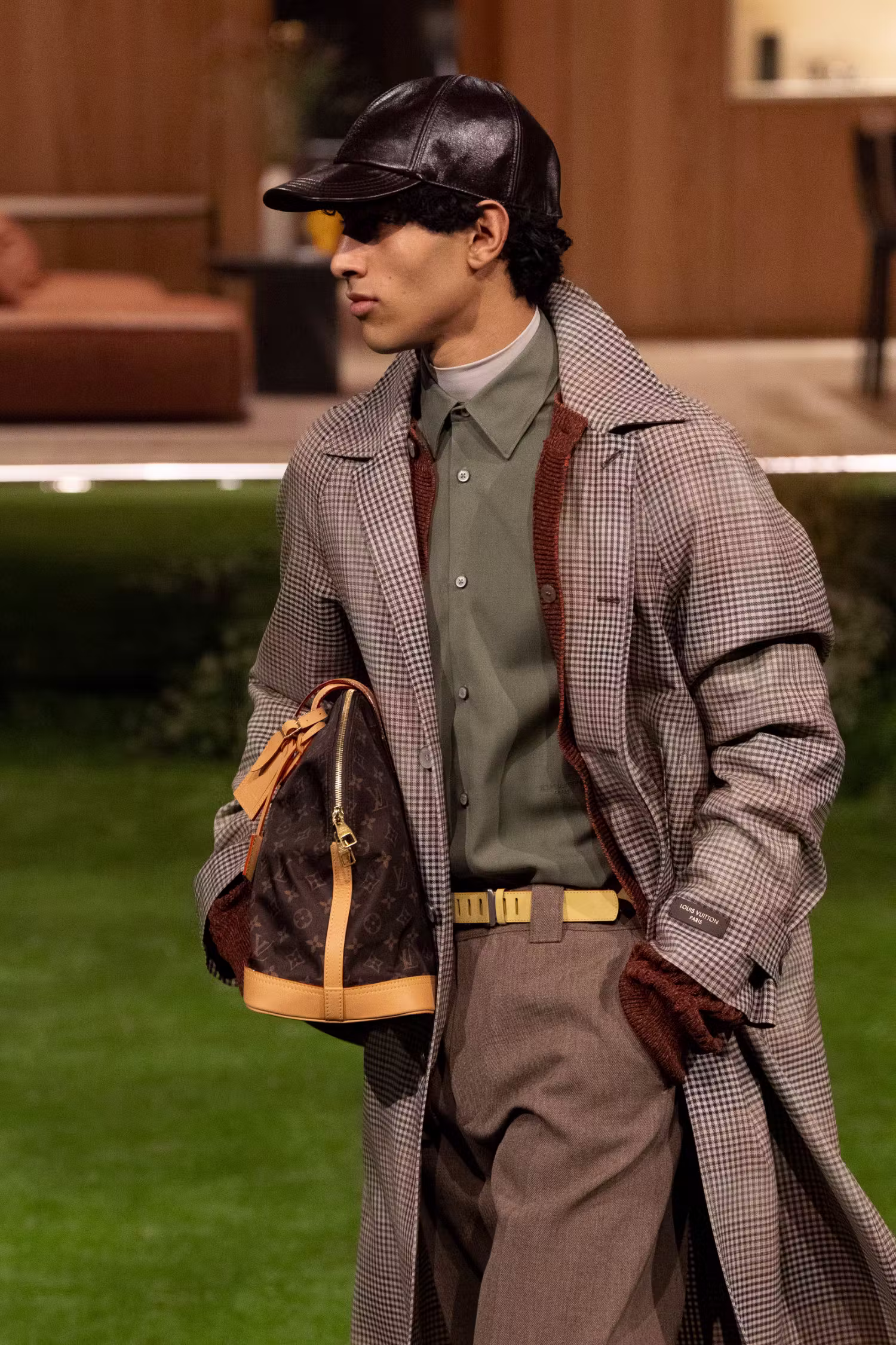 Шовк від Louis Vuitton: відповідь на виклики стихії 11