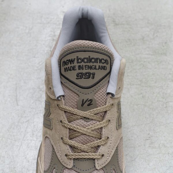 Горіховий 991v2 від New Balance: вишуканий штрих для незрівнянного стилю