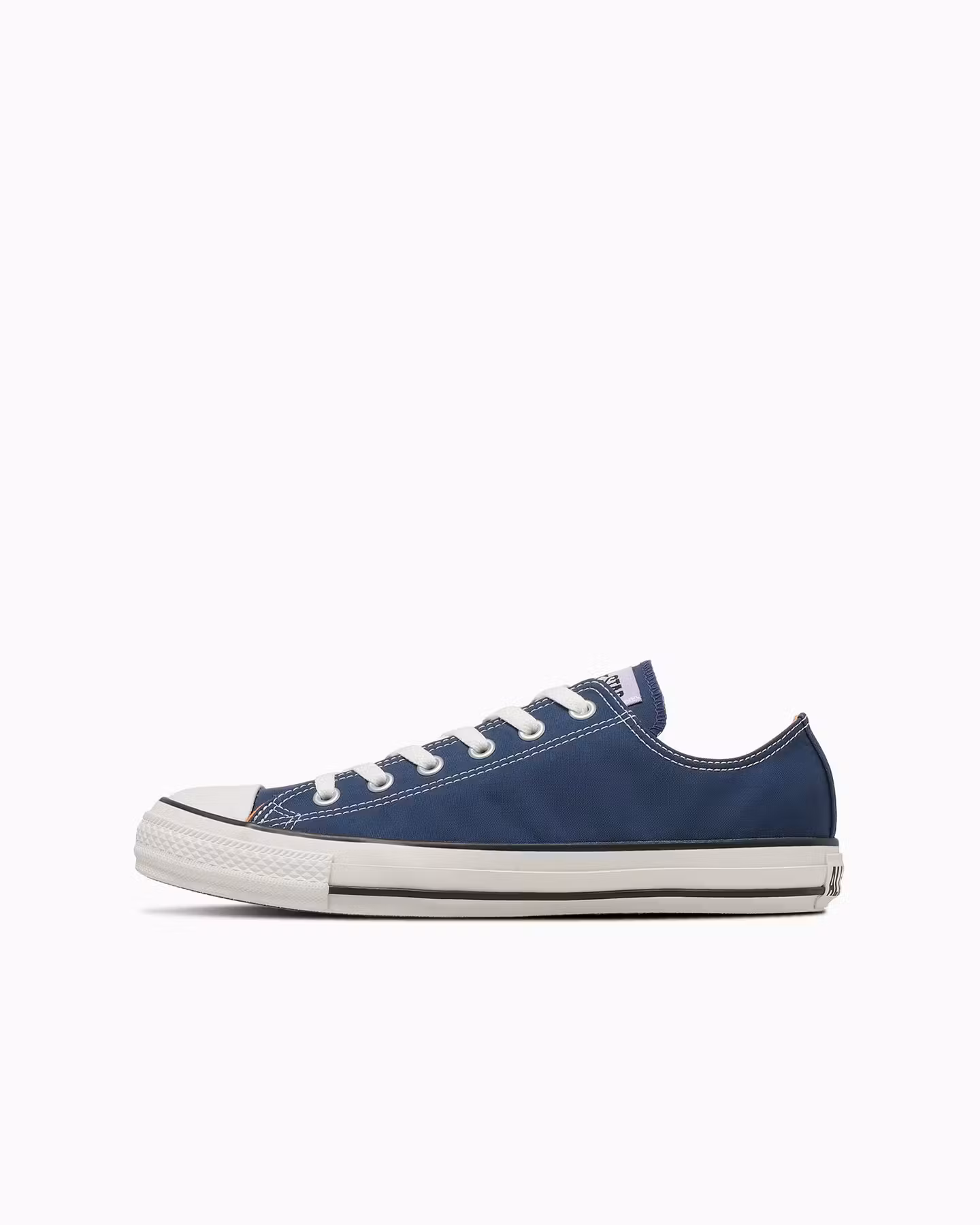 Елегантність у Бомбері: Новий Погляд на Chuck Taylor 5