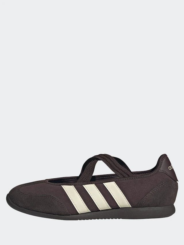 Шоколадна Елегантність: Mary Jane від Adidas Barreda 9