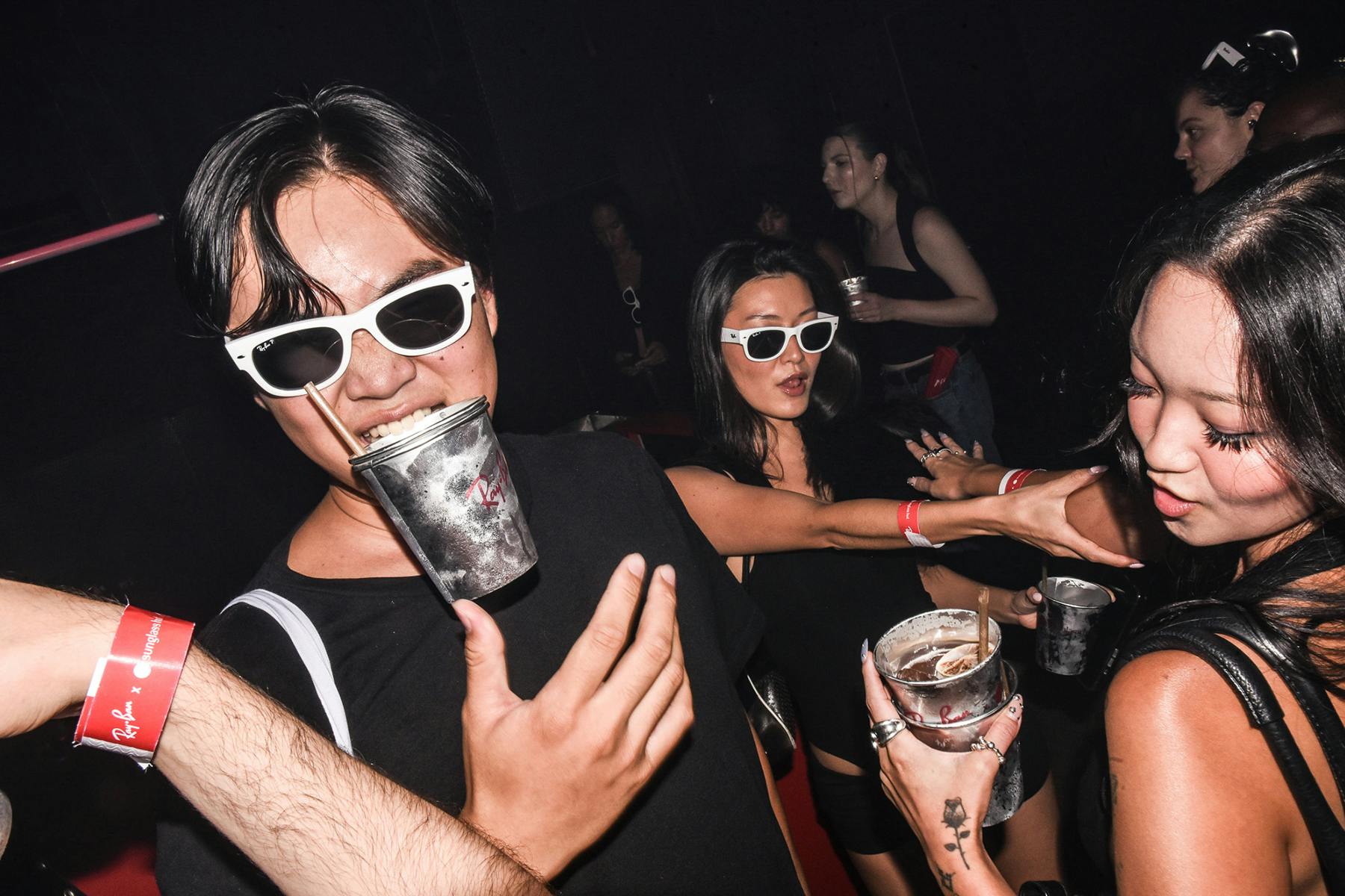 Ray-Ban та Sunglass Hut: Ніч, що запам'яталася 25 Ray-Ban та Sunglass Hut: Ніч, що запам'яталася 25