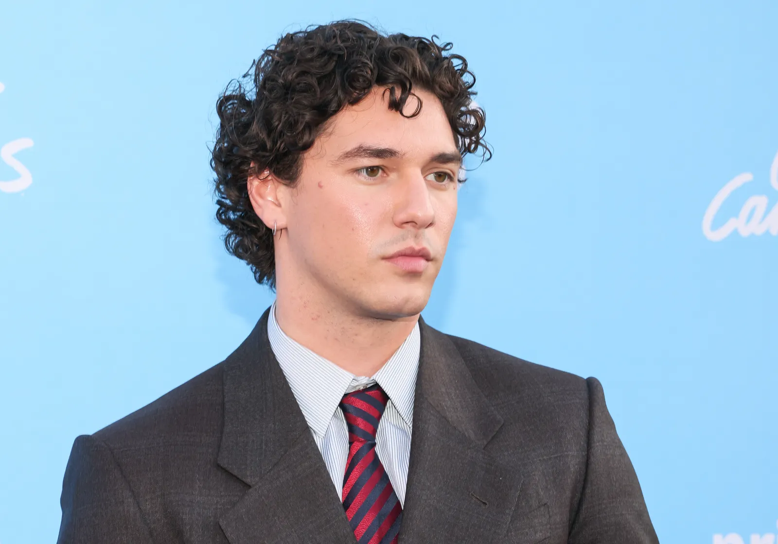Чому кожен відомий чоловік має неслухняне пасмо чола? 9