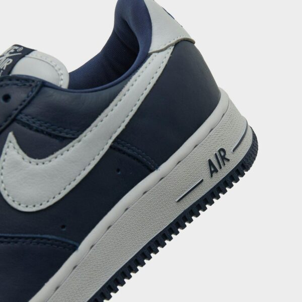 Неперевершений військово-морський Air Force 1 від Nike: подорож у 2001 рік