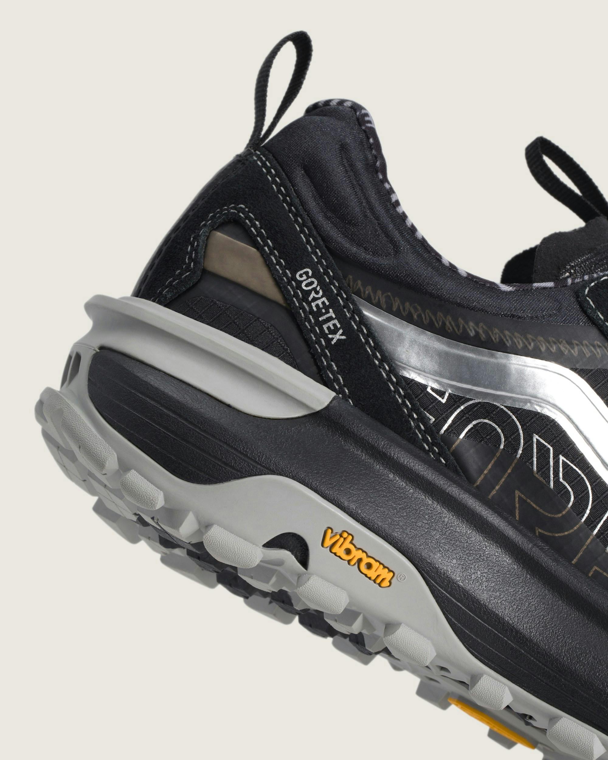 Чорний Crosspath XC GORE-TEX від Vans залишається бездоганним в будь-яку погоду 4