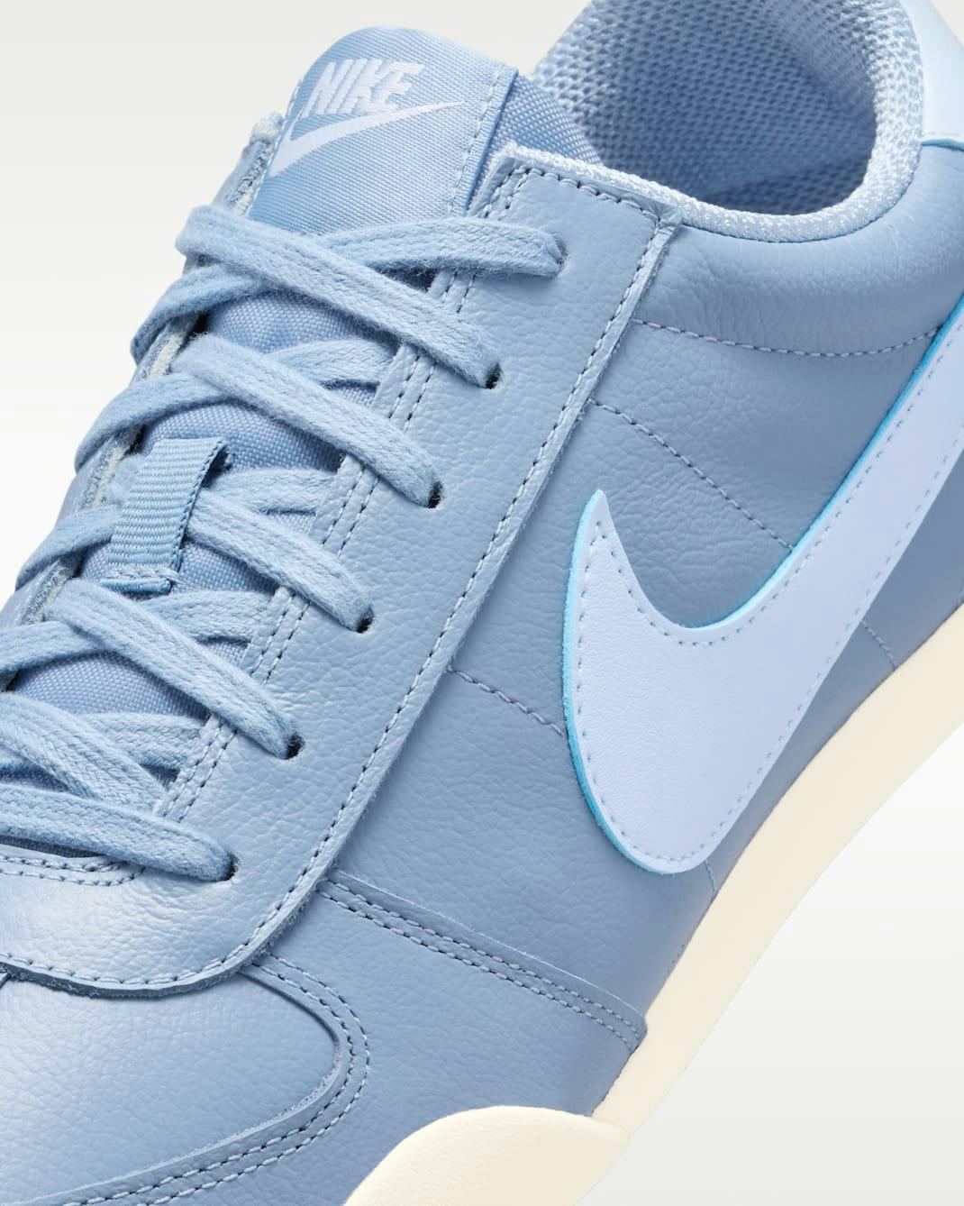 Блакитна Спринтерська Сестра Nike, що Виглядає Чарівно Без Зусиль 3 Блакитна Спринтерська Сестра Nike, що Виглядає Чарівно Без Зусиль 3