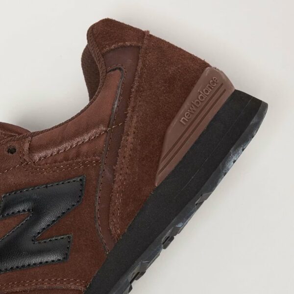 Атласні шнурки New Balance 996: рідкісний приклад вишуканості