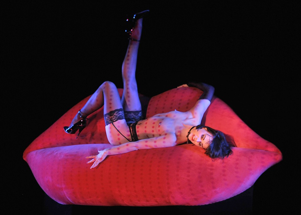 18 пелюсток ночі від Crazy Horse 35