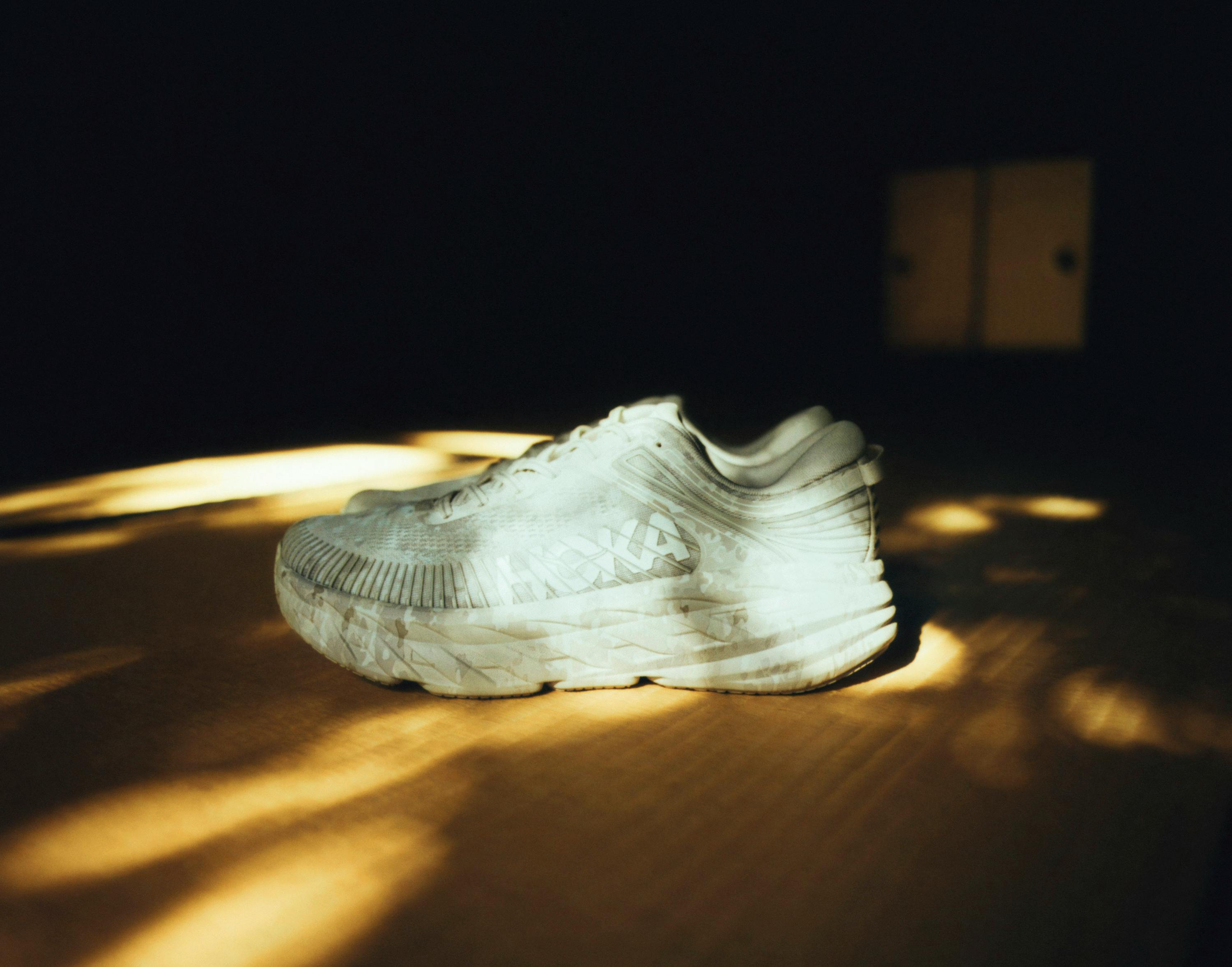 HOKA та BEAMS створили для дзен-максималістів кросівки дідуся 23