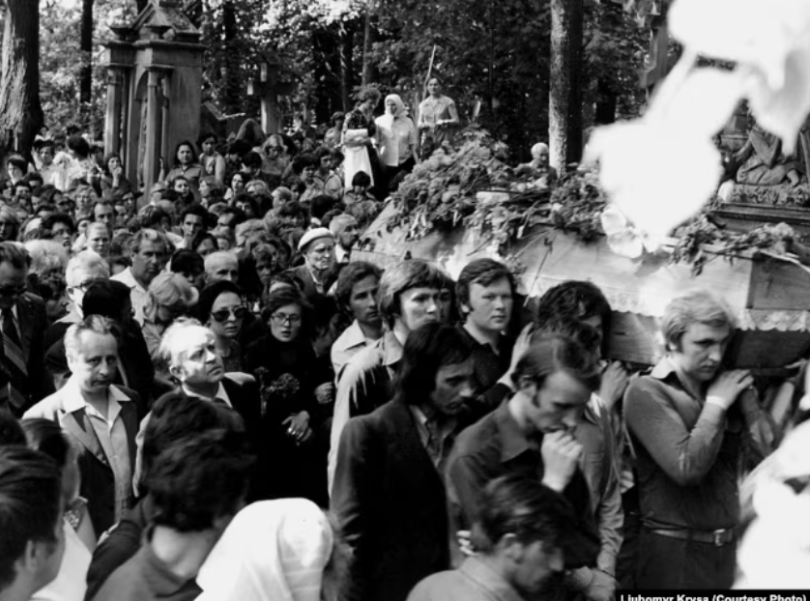 Володимир Івасюк: приховані нитки долі митця, що плекав мелодії душі 43