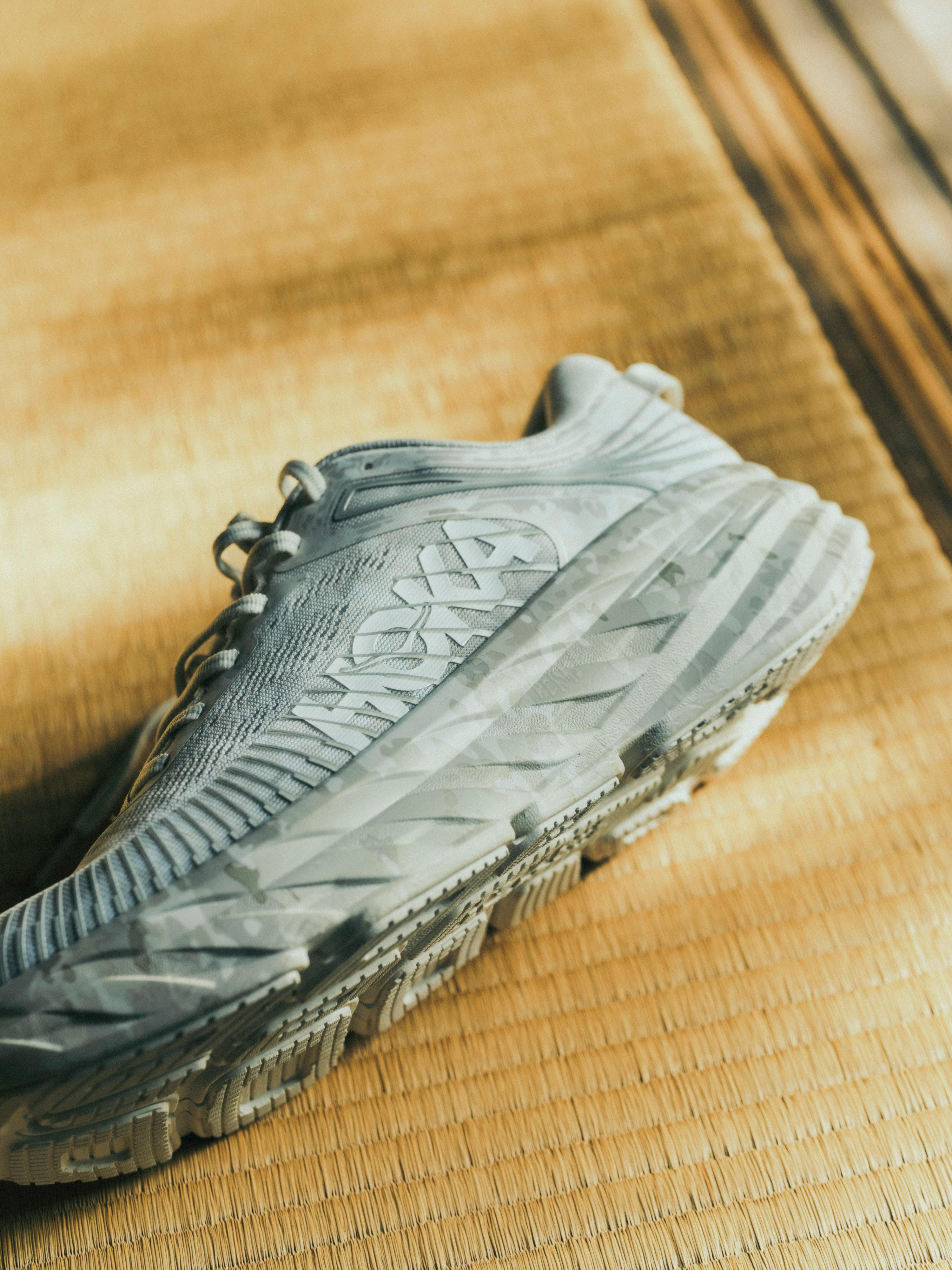 HOKA та BEAMS створили для дзен-максималістів кросівки дідуся 27