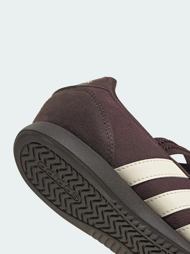 Шоколадна Елегантність: Mary Jane від Adidas Barreda 6