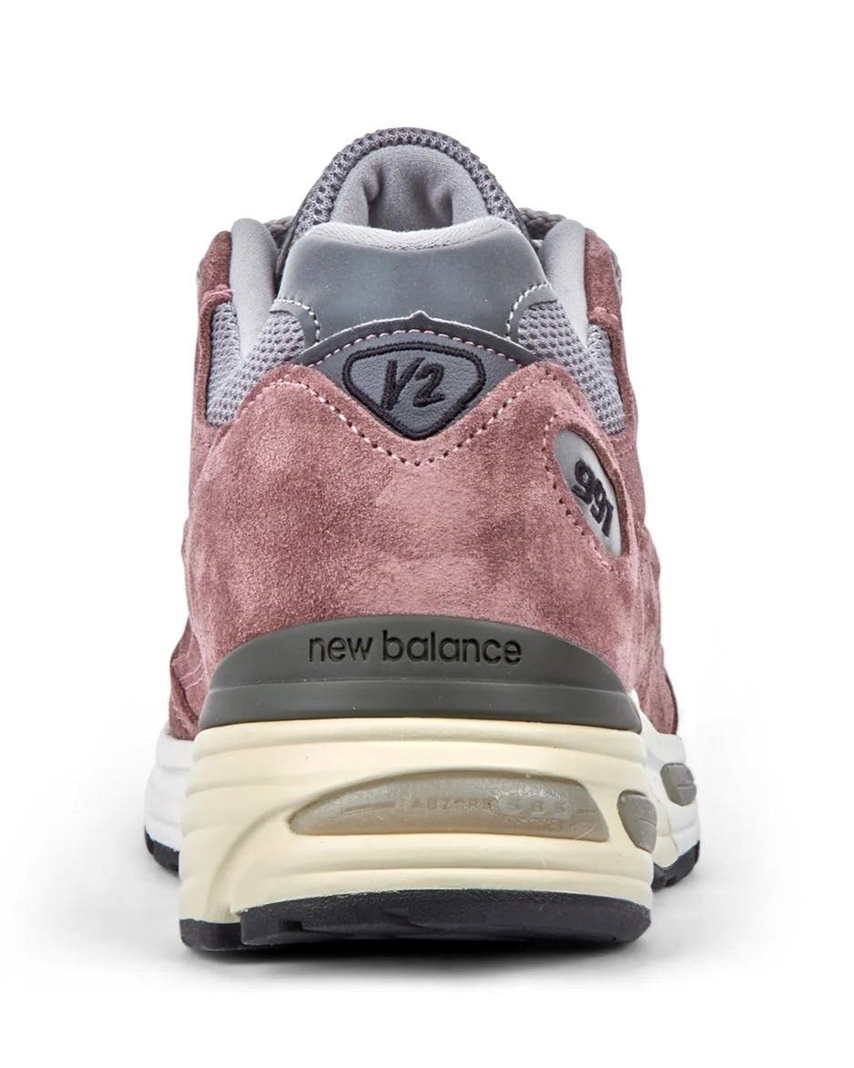 Квітучий стиль татових кросівок: New Balance 991v2 у відтінку Rose Taupe 2 Квітучий стиль татових кросівок: New Balance 991v2 у відтінку Rose Taupe 2