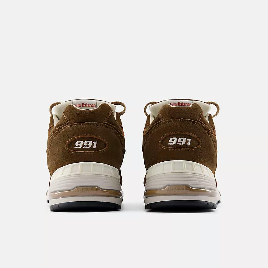 Осінь у кросівках: втілення в New Balance 991 9