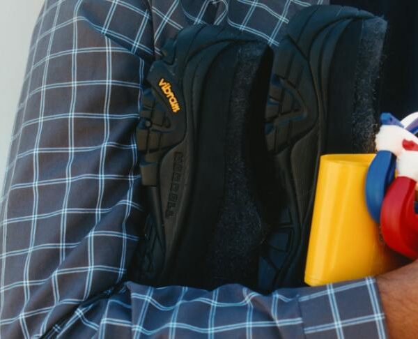 Від New Balance до Merrell найстильніші кросівки тижня