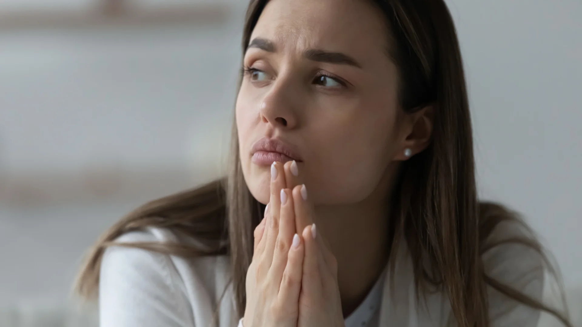 Коли усвідомлюєш небезпеку зв'язку, думки сплітаються в чуттєвий танець тривоги 17