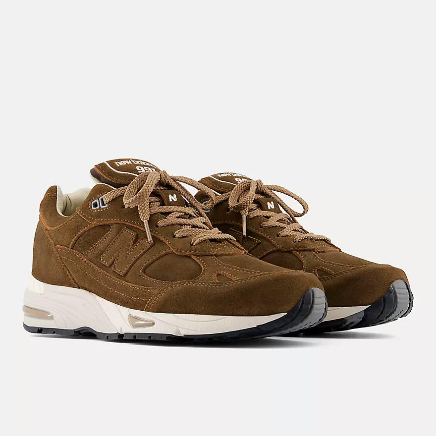 Осінь у кросівках: втілення в New Balance 991 10