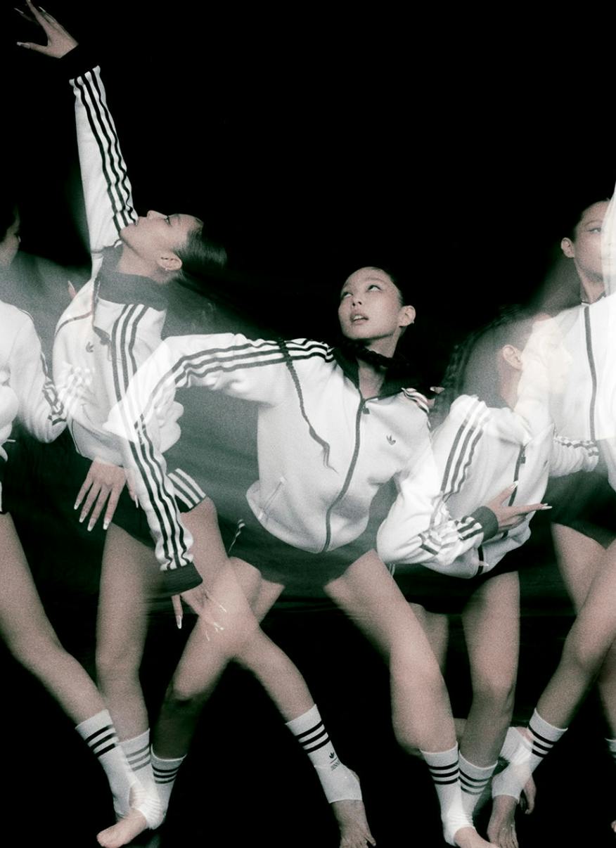 Дженні та adidas досконало знають, як оживити класику 18
