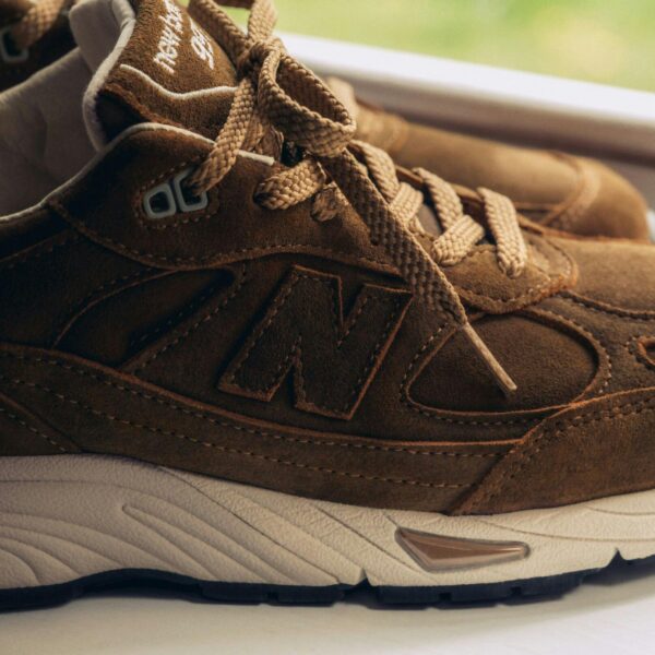Осінь у кросівках: втілення в New Balance 991