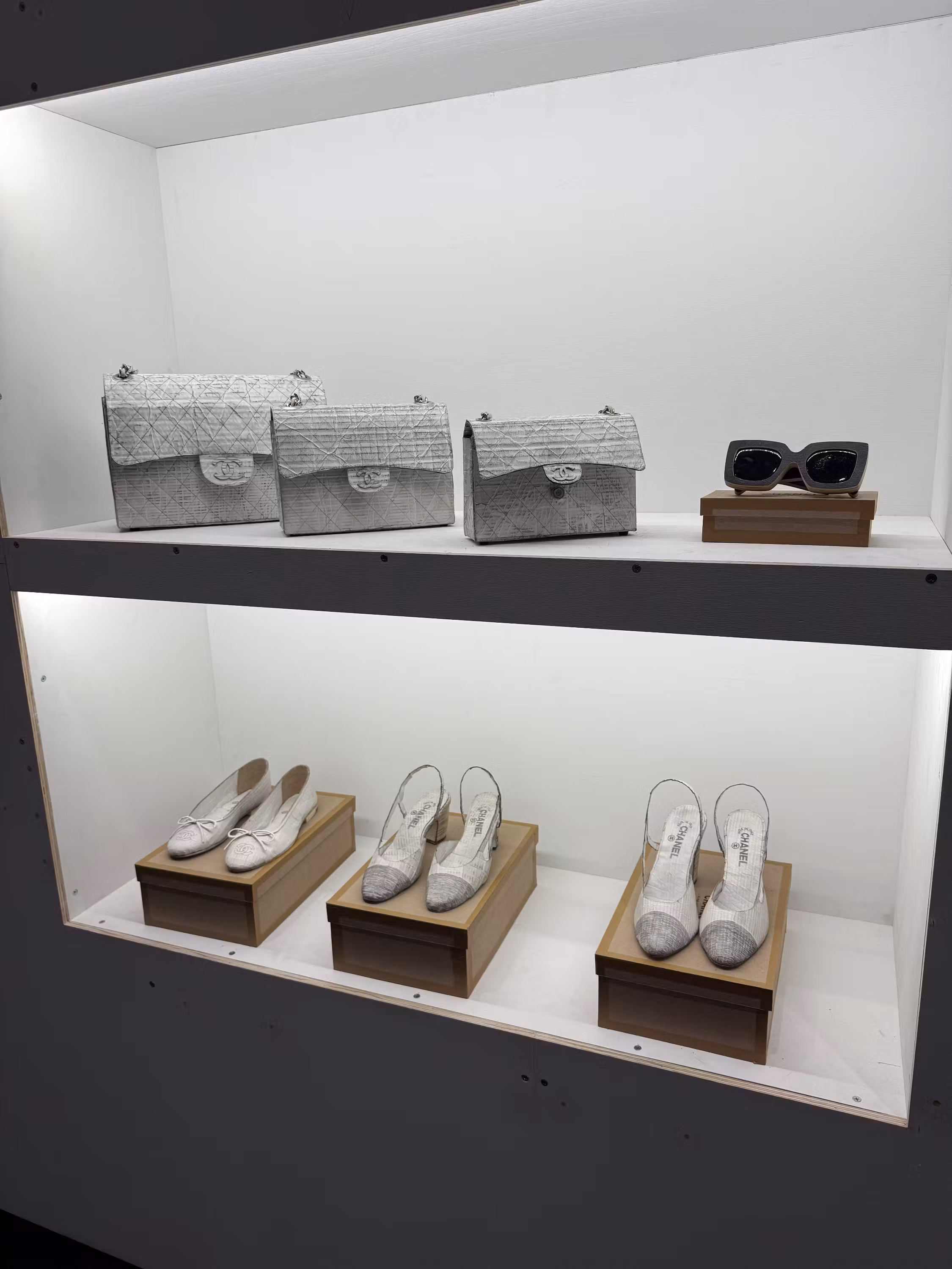 Чому митець перетворив магазин Chanel на витвір зі сміття? 37