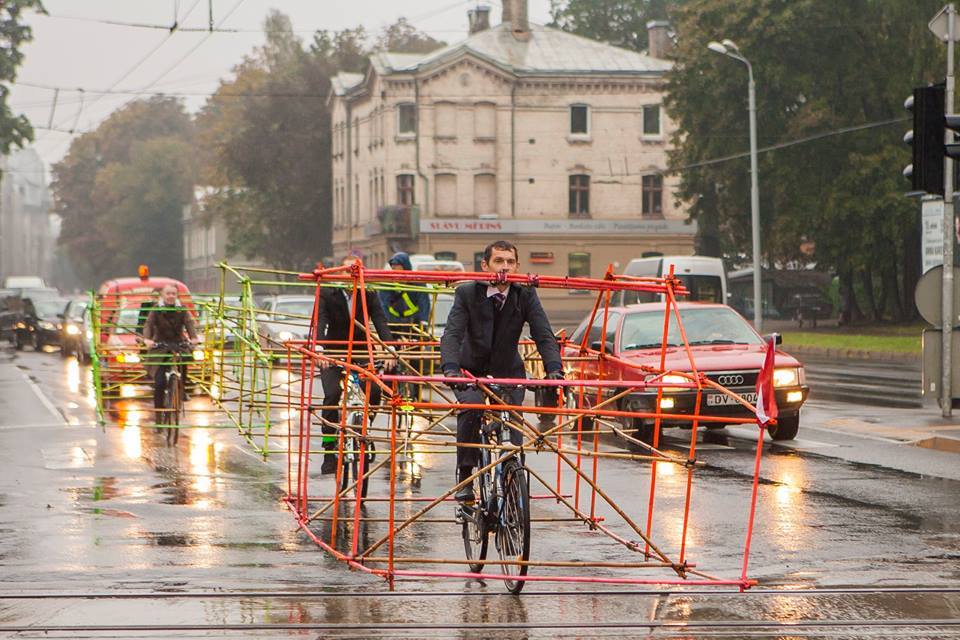 Ласкаво просимо у всесвіт дивовижної зухвалості братів Хаас 37